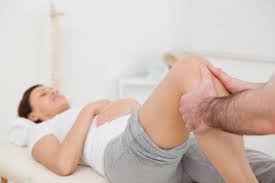 Lutut yang bengkak mungkin disebabkan oleh trauma, cedera yang berlebihan, atau penyakit atau berikut 7 penyebab lutut membengkak yang berhasil liputan6.com rangkum dari berbagai sumber. Lutut Bengkak Gejala Penyebab Hingga Pengobatan