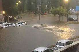 Non è escluso che questi temporali di. Milano Bomba D Acqua All Alba Fa Esondare Il Seveso E Nel Varesotto Cade Grandine Grossa Come Noci Milano Zone