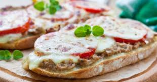 Recette Toast Thon Tomate Et Emmental Fondu Alimentation Idee Recette Salade Collations De Dejeuner