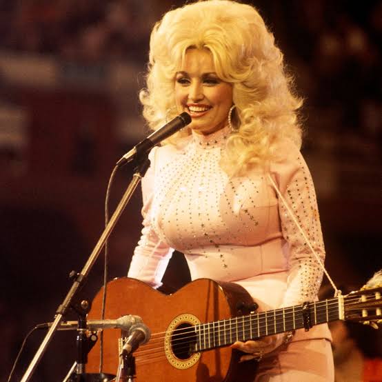 Oncologist explains cancer symptoms after death of Dolly Parton | Wales Online