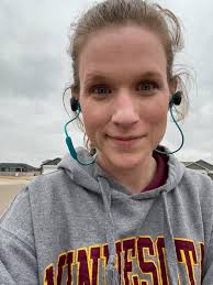 No animal runs faster than a woman with makeup when it starts to rain 😝🤣