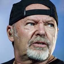 Oggi vasco rossi compie 69 anni, la festa di compleanno è sui social. Vasco Rossi E Uscito Oggi Il Video Di Jenny E Pazza Radio Zeta