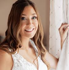 Who can recommend a hair stylist for a wedding?