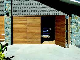 Rundum meir original garage doors offer an unparalleled combination of functionality, flexibility and curb appeal. Bi Fold Garage Doors By Urban Front Media Photos And Videos 1 Archello