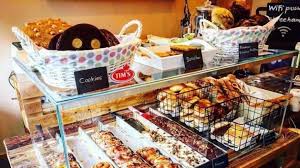 We'd walked along the boring part of oranienstraße looking for a nice restaurant when we caught sight of kuchen kaiser. Neu In Kreuzberg Kuchen Und Koffein Bei Reeham Coffee Qiez