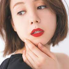 ちょっぴりレトロな唇にきゅん 春のオレンジリップは質感がカギ net vivi 講談社 vivi オフィシャルサイト 赤リップ メイク vivi モデル 赤リップ