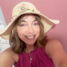 Es muy limitado el comprender que un hombre "proveedor" solo se refiera a  un tema financiero, el rol del hombre además de eso, va más allá, Un hombre  debe ser ABUNDANTE en