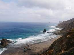 Insula (ca toate celelalte din arhipelagul canarelor) era cunoscuta de romani, din 1200 cand incep sa apara primele relatari, iar in 1490 spaniolii cuceresc insulele. Prima Oara In Tenerife Vacante Vacante