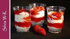Ein leckeres und gut vorzubereitendes dessert im glas. Erdbeertraum Erdbeertraum Ohne Gelatine Schnell Gemacht Erdbeeren Youtube