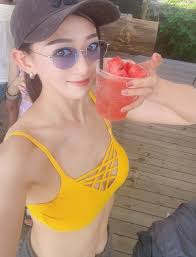 李 梨衣名 Leena Lee (@leena3.1415926) • Threads, Say more