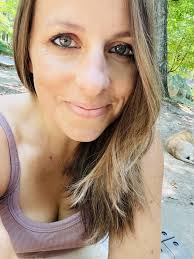 Miriam Parks's Instagram, Twitter & Facebook