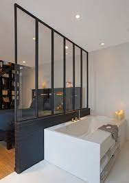 Salle de bain dans chambre une tendance elegante et pratique. Une Cloison Verriere Pour Reunir Salle De Bains Et Chambre Styles De Bain