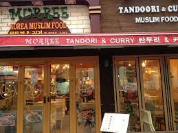 Menu yang dihidangkan di sini lebih kurang restoran dong mun antara restoran yang mendapat sijil pengesahan halal di korea. Di Korea Selatan Restoran Halal Kian Menjamur Islampos