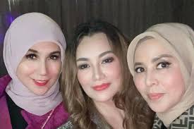 7 Potret Mertua Tasya Kamila Bareng Geng Sosialitanya, Hits!