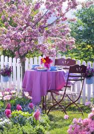 Pin Von Veronika Schmitz Auf Kleine Outdoor Sitzecken Romantisch Schon Ob Balkon Garten Terrasse Oder Hof Garten Deko Garten Deko Ideen Fruhlingsgarten