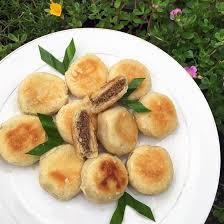 Bakpia atau juga dikenal sebagai kue pia merupakan salah satu kue tradisional yang dari masa ke masa sangat disukai karena rasanya yang enak cita rasa kaang hijau. 5 Resep Isi Kacang Hijau Yang Cocok Temani Waktu Santaimu