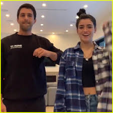 Josh peck who starred in drake and josh was spotted shirtless on the beaches of maui with a mystery woman. Josh Peck Photos News Videos And Gallery Just Jared Jr