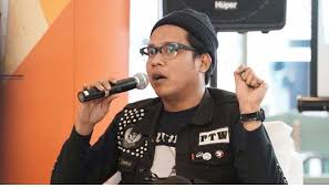 Namun, kabar mengenai kisah asmara mereka pun mulai terdengar oleh publik. Aktor Dan Komedian Ini Mengajak Kau Muda Tumbuhkan Jiwa Wirausaha Poskota News