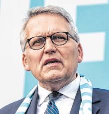 Ein Chor singt um die ganze Welt