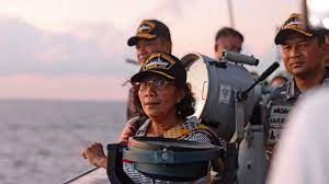 Ibu susi pudjiastuti menteri perikanan dan kelautan, ini supaya…ini nggak usah direkamlah kalian. Menteri Susi Tak Terasa Selesai Sudah 5 Tahun Masa Kerja Bisnis Liputan6 Com
