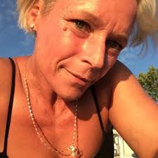 Stacie Booth's Instagram, Twitter & Facebook