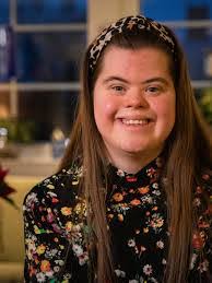 Mia Downs's Instagram, Twitter & Facebook