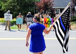 Solon police replaced the blue lives matter flag with what mayor ed kraus called the original thin blue line flag, which is black and contains no stars and stripes, except for one blue line. Thin Blue Line Flags Stir Controversy In Mass Coastal Community Npr