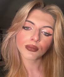 Nail Salon Professionals in Newbridge, CAY, Gb