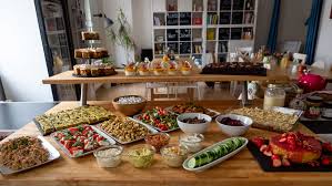 Ein brunch zu hause mit freunden will gut vorbereitet sein. Von Kichererbsenfrittata Bis Strawberry Cheesecake Veganer Brunch Im Hause Herr Johann Herr Johann