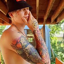 More Denver, CO footage later! Flight back to Detroit, MI for this eve's  private event at TDE Cafe, message for addy.