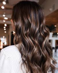 Kurkuma Latte Smoky Cacao Die Neuen Haarfarben Trends Fur 2020 Sehen Genauso Schon Aus Wie Sie Klingen Entdecken Neue Haarfarben Haarfarben Trend Haarfarben