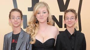 One early episode, recovering pessimist he always gets the center chair in the kitchen, and this anger of which you speak, from the rest of these poor souls, stems from his unwillingness to. Sawyer Sweeten Of Everybody Loves Raymond Dead At 19 In Apparent Suicide Baltimore Sun