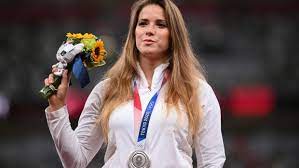 She is the 2020 summer olympics silver med. 6csekcwgrt5vrm