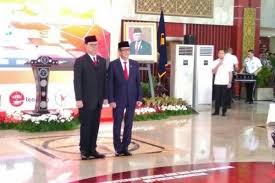 Dengan style jadul ala zamannya. Yasonna Laoly Dulu Ingin Jadi Pendeta Satu Harapan