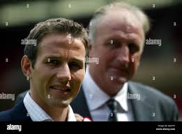 Nottingham Forest new signing Eion Jess with manager Paul Hart Stock Photo 