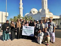Wukuf di padang arafah adalah bentuk miniatur dari padang mahsyar di mana manusia akan dibangkitkan kembali di hari kebangkitan guna berikut adalah gambaran hikmatnya prosesi wukuf yang berlangsung di padang arafah. Wukuf Di Arafah Bagian 09 Situs Halal
