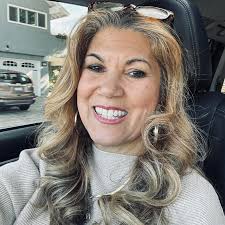 Greenworks 25" dual blade self propelled 60V mower for parts or repair.  Comes with bag, charger and 4 batteries!