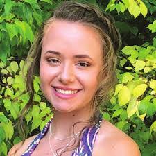 Kelly Hollabaugh's Instagram, Twitter & Facebook