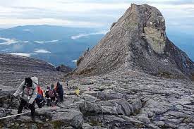 Terdapat kaunter penerimaan tetamu 24 jam di tempat penginapan ini. Netizen Kecoh Kemunculan Imej Wajah Di Gunung Kinabalu Semasa Mstar