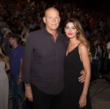 Νομίζω κάποιος έβαλε με το ζόρι την α. Tzwnh Kalhmerhs An8h Salagkoydh Deyterh Eykairia Sth Sxesh Toys