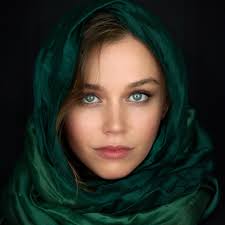 What makes a captivating portrait? Great portraits evoke an emotion in the  viewer. If a photograph makes you feel inspired, joyful, calm, or some  other emotion, then there's a foundation from which