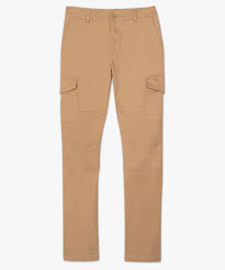 Léger et raffiné, ce pantalon pourra être coordonné à la issu de la collection capsule dior chez moi, le pantalon présente le motif toile de jouy palms bleu et blanc, réinterprétation d'un motif. Pantalon Homme En Toile Avec Poches A Rabat Sur Les Cuisses Gemo