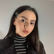 Evy Reyes's Instagram, Twitter & Facebook