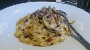 Ridurre la pancetta in cubetti. Tagliatelle Con Pancetta E Funghi Porcini Bild Von Grosseto Pizzeria Ristorante Prag Tripadvisor