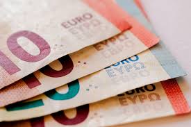 Η καταβολή των 534 ευρώ για τον μήνα μάιο θα πραγματοποιηθεί από τις 5 έως τις 10 ιουνίου του 2020. Epidoma 534 Eyrw Poioi Pane Tameio 26 2 Kai Pote Kataballontai Oi Anastoles Febroyarioy Newmoney