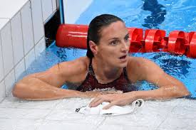 Ledecky went up against american record holder and teammate ella eastin in the 400 im, reclaiming the american record from eastin and taking down katinka hosszu's ncaa record as she won the race. Ddw9fkgd76egfm