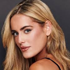 Alecia Cameron's Instagram, Twitter & Facebook