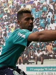 Born in itaboraí, rio de janeiro, fernandes represented botafogo as a youth. Palmeiras Matheus Fernandes Se Despede Antes De Ir Para O Barcelona