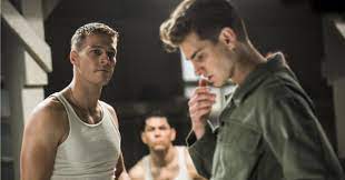 On s'écarte de la majorité des films de guerre sur la seconde guerre mondiale opposant les américains aux allemands… Tu Ne Tueras Point De Mel Gibson Est Un Tres Grand Film Critique Premiere Fr