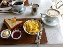 20 menu sarapan pagi berikut ini dapat menjadi rekomendasi variasi makanan yang biasa anda konsumsi di pagi hari. 6 Pilihan Menu Sarapan Sehat Agar Semangat Hello Sehat